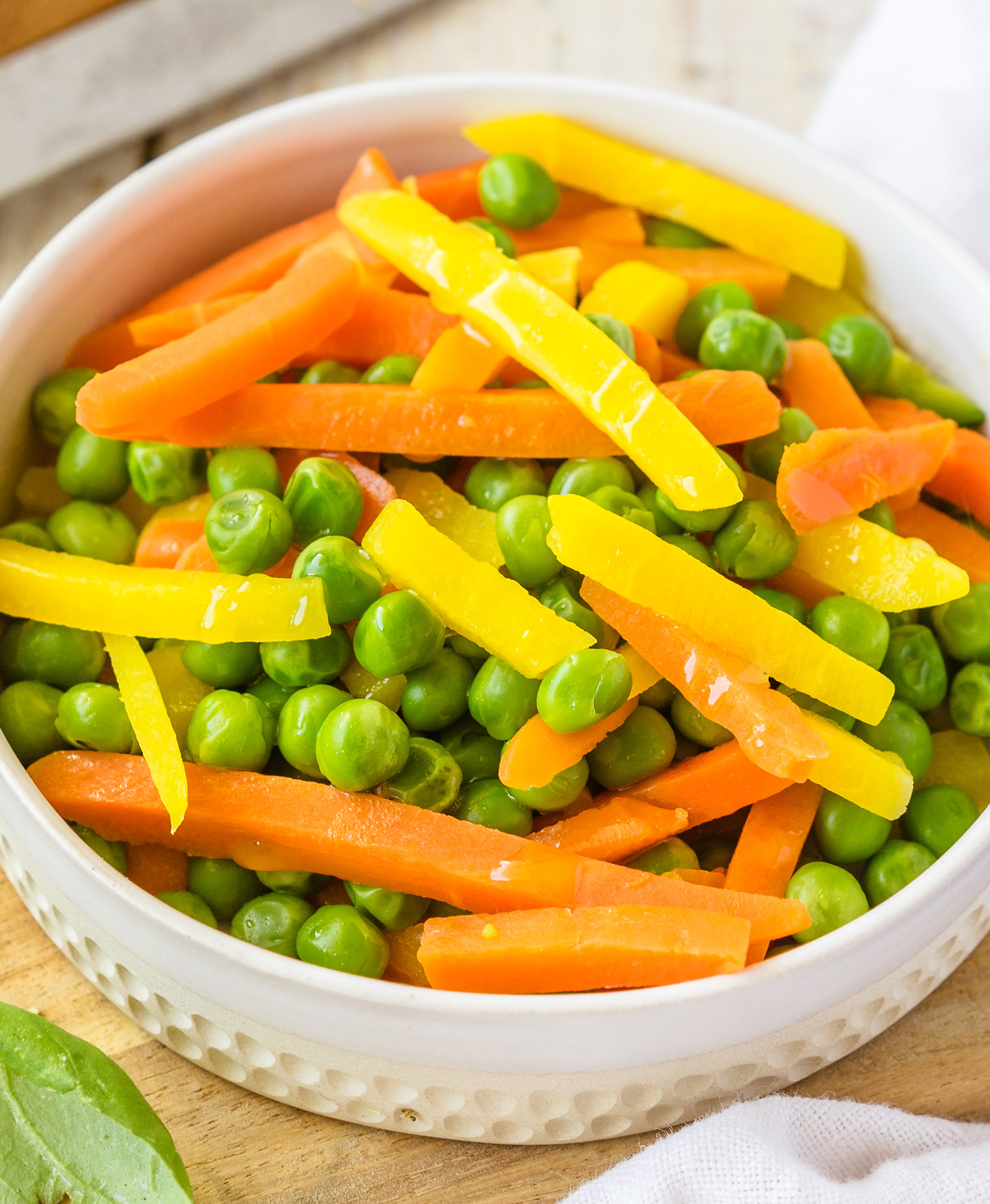 Petits pois et duo de carottes